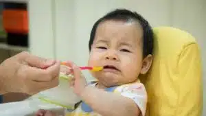 yemek yemek istemeyen bebek